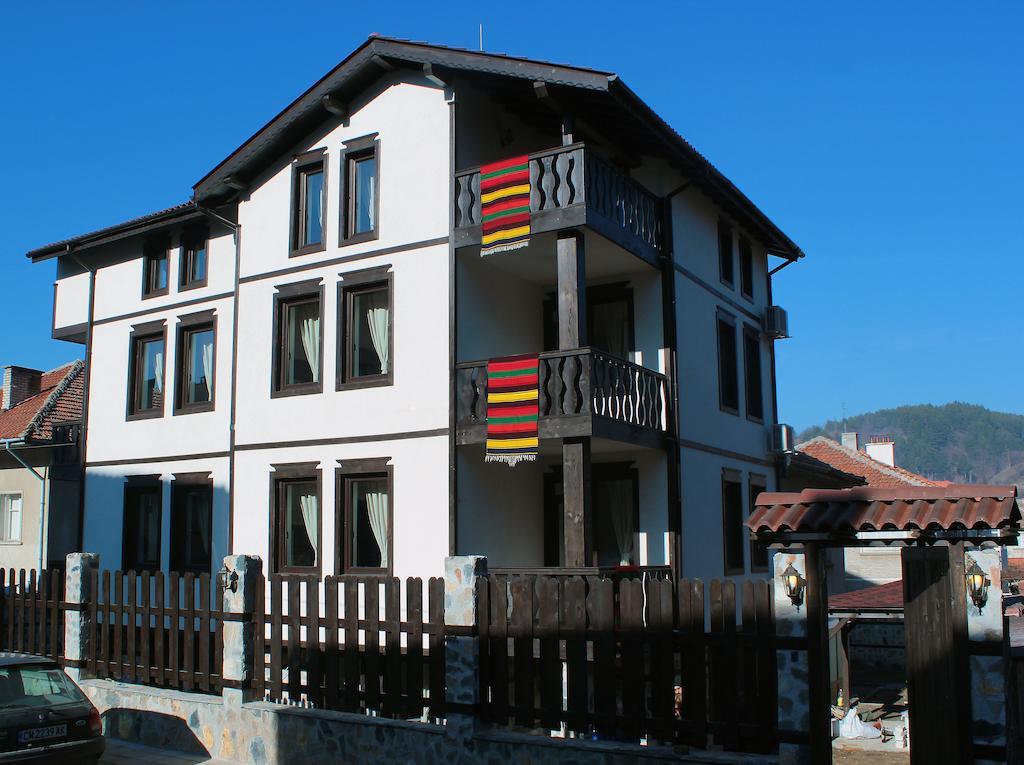 Topalovi Guest House Slatograd Exterior foto