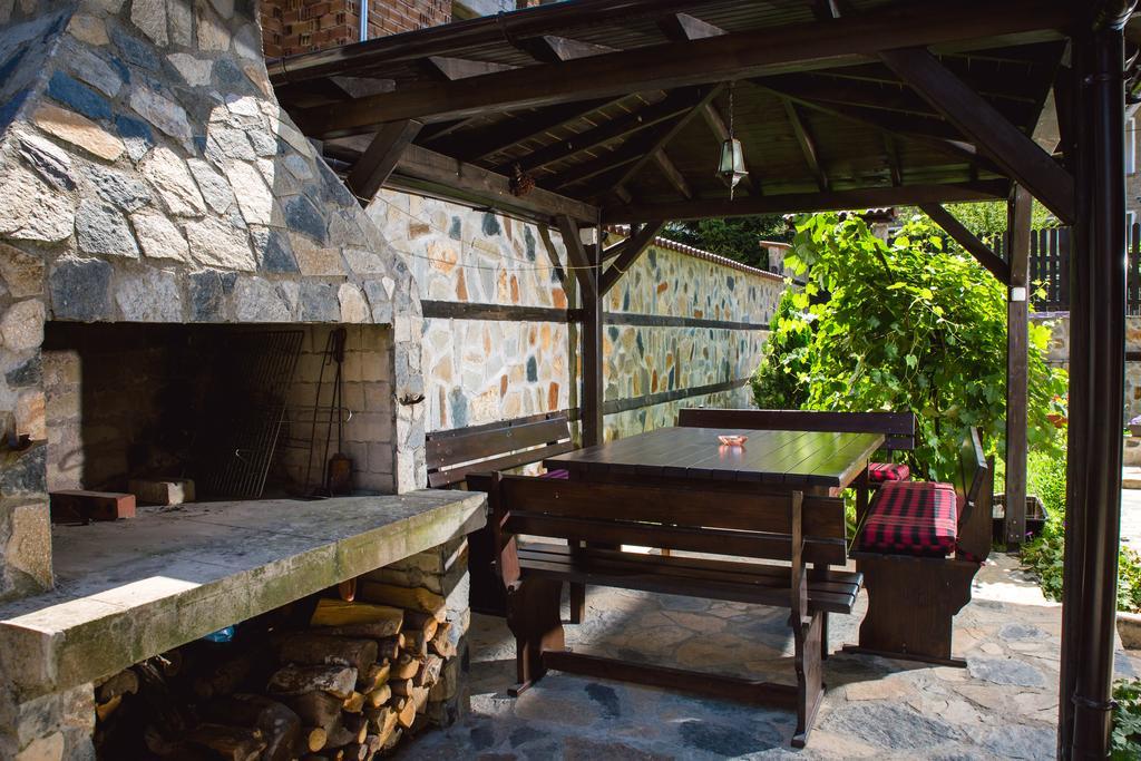 Topalovi Guest House Slatograd Exterior foto